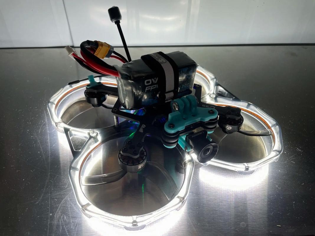 Yuneec mini drone for construction with foldable