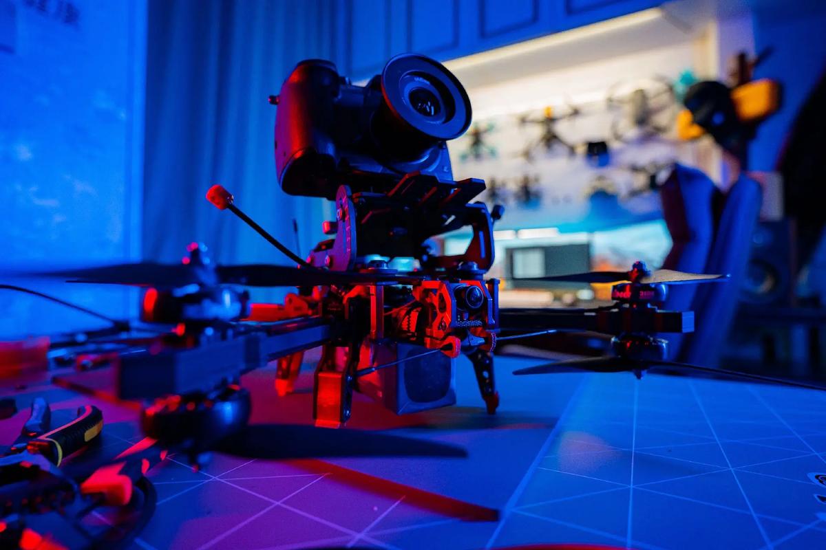 Autel quadcopter for construction with dual camera