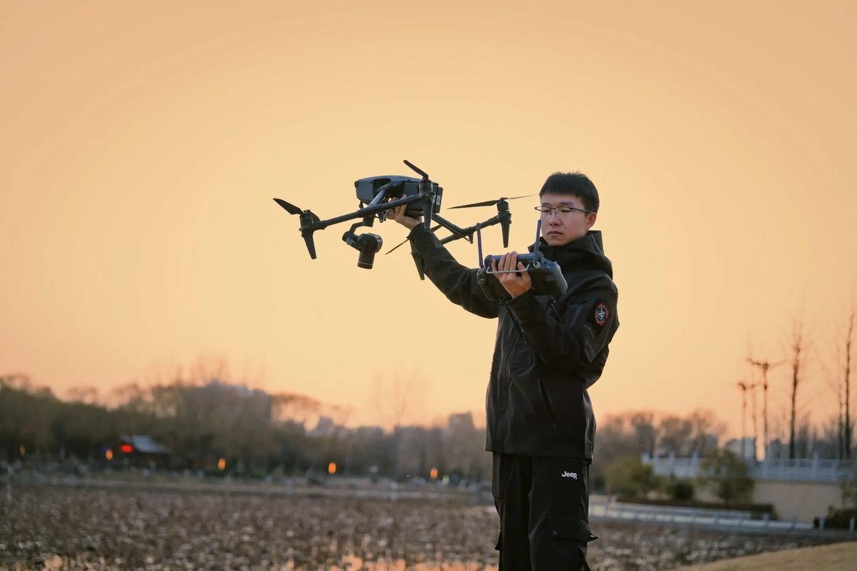 Holy Stone gps drone for cinematography with thermal camera