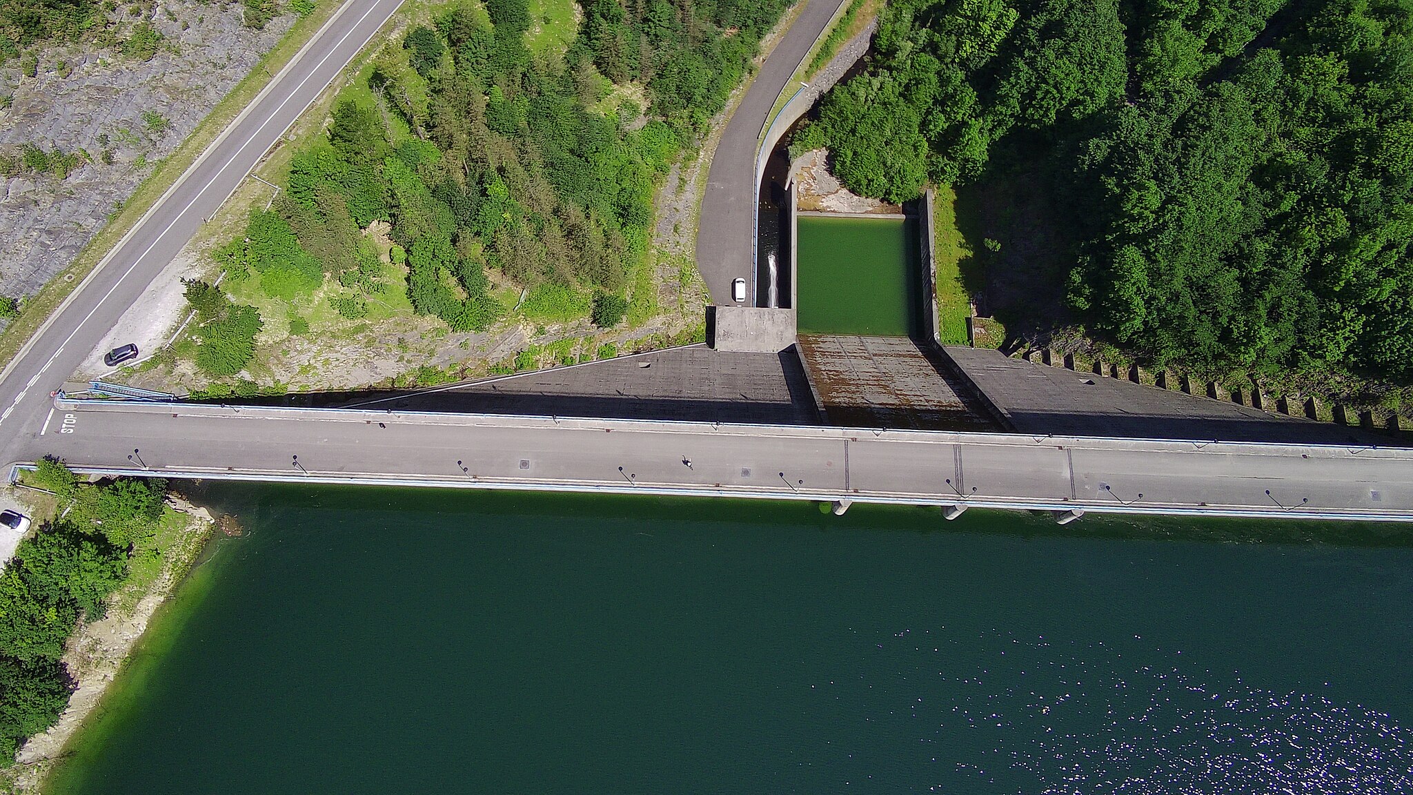 Skydio quadcopter for real estate with gps